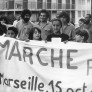Photo du départ de la Marche à Marseille. En arrière plan, trois membres du pool media, de gauche à droite : Driss El Yazami (Sans frontière), Mogniss H. Abdallah (agence Im'media), et José Viera (EIF)