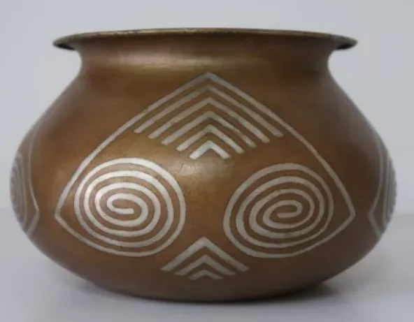 Vase créé par Jean Dunand