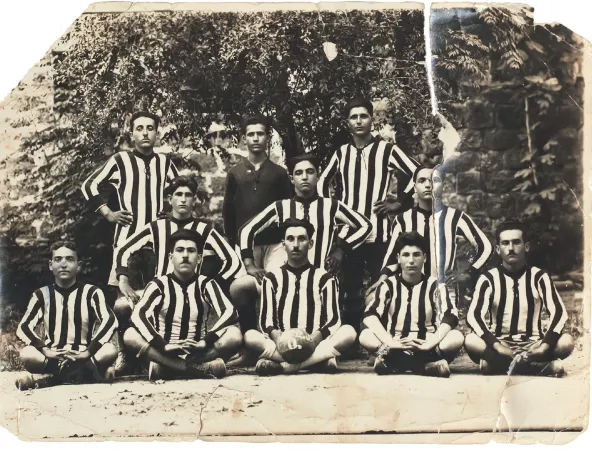 Photographie d’une équipe de football à Lattaquié (Syrie) en 1924