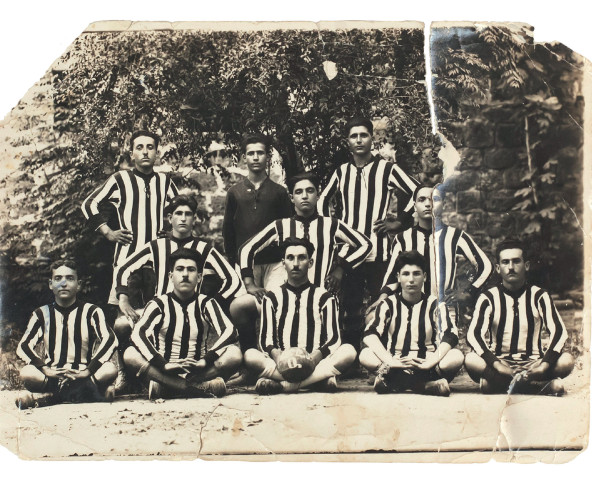 Photographie d’une équipe de football à Lattaquié (Syrie) en 1924