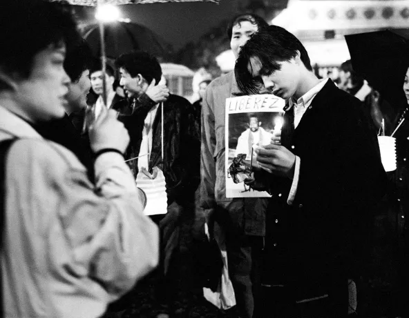 Les Sans Papiers (titre de la série), Place de la République, 1998