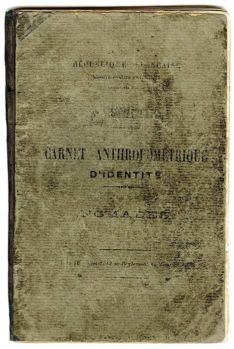 Carnet anthropométrique d’identité "Nomades",1951 © Musée national de l'histoire et des cultures de l'immigration