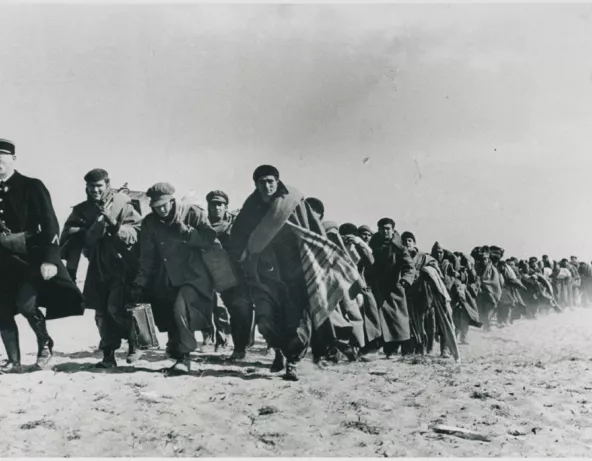 Spanish refugees during their transfer to the Barcarès camp (Pyrénées-Orientales), March 1939, Robert Capa
