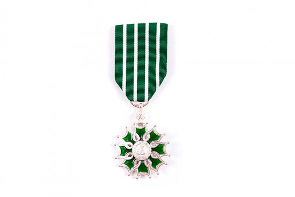 La médaille de chevalier de l’Ordre des arts et des lettres d'Ora Adler. Don d'Ora Adler © Musée national de l'histoire et des cultures de l'immigration