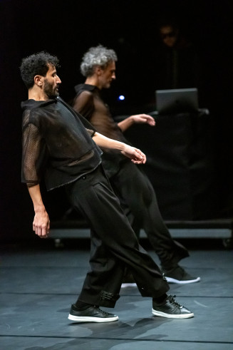 Deux danseurs sur scène