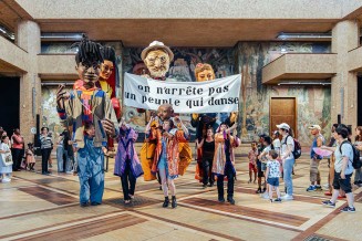 Spectacle des Grandes Personnes dans le Forum