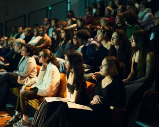 Salle de cérémonie, public