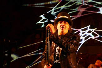 Rachid Taha en concert avec Rodolphe Burger au Palais de la Porte Dorée en 2016