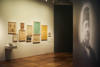 Salle de l'exposition Juifs et musulmans de la France coloniale à nos jours