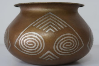 Vase créé par Jean Dunand