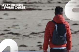 Homme face à la mer 