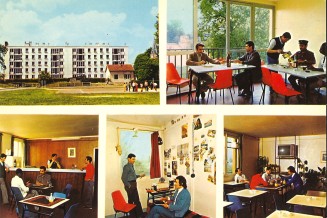 Carte postale du foyer Sonacotra d'Argenteuil (53, avenue du Parc). La carte est divisée en cinq vignettes. Elles présentent une vue d'ensemble et extérieure de l'immeuble, différents espaces communs et de vie du foyer, ainsi qu'une chambre où sont réunis deux habitants dans la partie inférieure centrale.