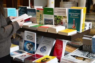 Vue zoomée de la boutique du Palais