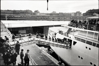 Marseille, arrivée du ferry Fred Scamaroni en provenance de Corse, 18/10/1970, procédé argentique.