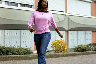 Denis Darzacq, Bobigny Centre ville, les marcheurs, 2004