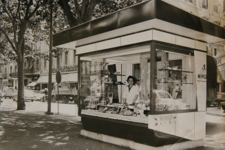 La boutique de confiserie de M. et Mme Khachérian à Valence dans les années 60 © Collection particulière Maggy Baron, Atelier du Bruit