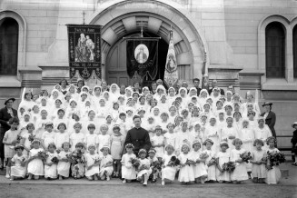 Communiantes polonaises dans le Nord-Pas-de-Calais. Photographie de Kasimir Zgorescki, année 1920-1930.