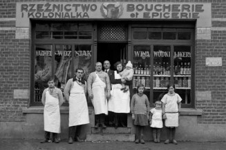 Kazimir Zgorecki. Façade d’une boucherie épicerie polonaise. Années 1930 © Musée national de l’histoire et des cultures de l’immigration