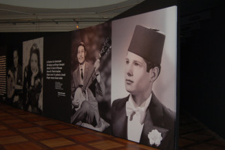 Générations, un siècle d’histoire culturelle des Maghrébins en France. Entrée de l'exposition dans les salles du Palais de la Porte Dorée. Photo : Sylvain Gorin © CNHI