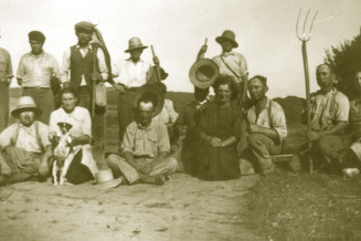 1936. Italian farmers in the Gers