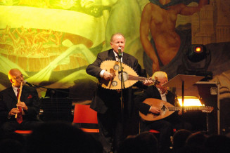 Kamal Hamadi en concert à la Cité. Photo Awatef Chengal © Cité nationale de l'histoire de l'immigration