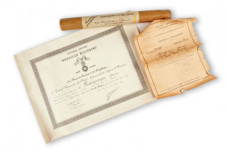 Le diplôme et le certificat de la médaille militaire d'Ohannès Mampreyan. Don de Pierre Mampreyan