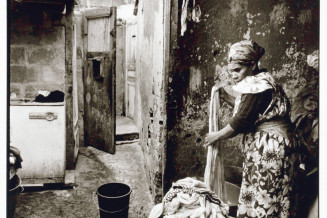 Famille monoparentale algérienne. Bidonville de L’Estaque, Jeanmougin