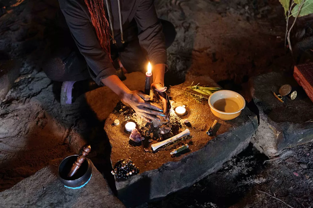 Cérémonie dans une cave par l'artiste