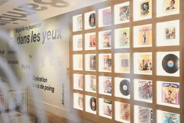 Photo du salon de musique dans les collections permanentes du Musée