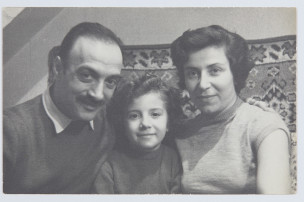 Portrait de Fahrettin, Neriman et Gaye Petek en 1957 