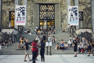 Facade du Palais exposition "Aux origines"