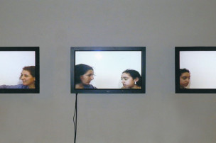 Mother Tongue, 2002. Installation vidéo.