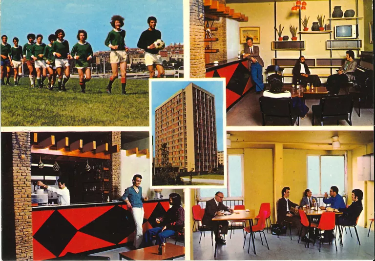  La carte est divisée en cinq vignettes présentant des habitants du foyer jouant au foot dans la partie supérieure gauche, puis des espaces de vie dans trois autres images, et dans la vignette centrale, une vue extérieure du bâtiment.