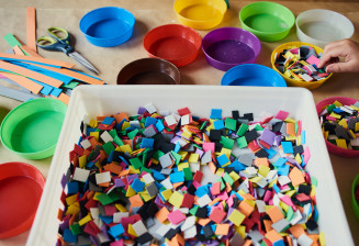 Gommettes atelier © Cyril Zannettacci