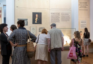 Public dans les espaces du Musée