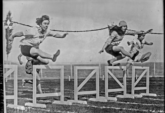 Deuxième édition des Olympiades féminines organisée par Alice Millat à Monaco (1922) – épreuve du 74m haies.