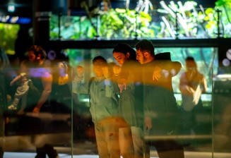 Visiteurs dans l'Aquarium