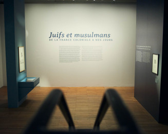 Salle de l'exposition Juifs et musulmans de la France coloniale à nos jours