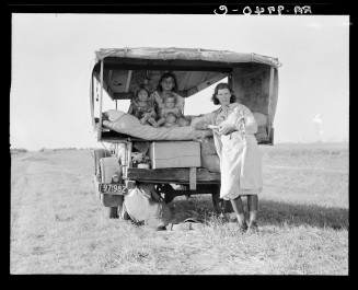 Dorothe Lange_Family between Dallas and Austin, Texas