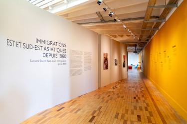 Entrée de l'exposition Immigrations asiatiques